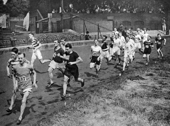 Bieganie pół mili w dzień sportu służby cywilnej, Stamford Bridge, Londyn, 1926-1927