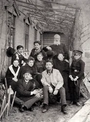 Rosyjski pisarz Anton Czechow z rodziną i przyjaciółmi, 1890