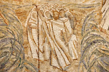 Bazylika opactwa Saint-Maurice, Mozaika autorstwa Madeleine DienerMoses i Hebrajczyków przekraczających Morze Czerwone, Saint-Maurice, Suisse