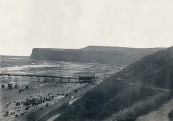 Saltburn - Widok na klify, plażę i molo, 1895