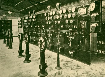 Sekcja rozdzielni w Elektrowni Kolei Metropolitalnej, 1930.