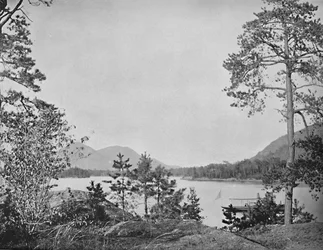 Shelving Rock Mountain, Lake George, Nowy Jork, c1897.