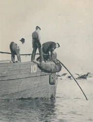 Shore End kabla podmorskiego jest zwykle układany z zapalniczki, 1937