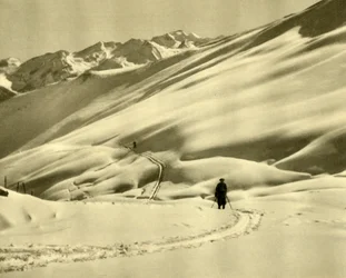 Narciarstwo na Górnym Schlossalm, niedaleko Bad Hofgastein, Austria, ok. 1935.