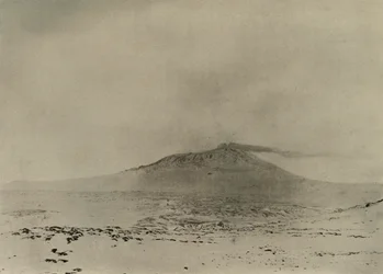 Dym wydobywający się z krateru Erebusa, ok. 1908, 1909.