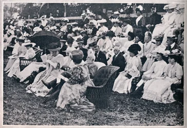 Niektórzy z widzów na Guards Sports w Chelsea, 1906