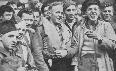 Niektórzy ocaleni z lądowania Arandora Star w szkockim porcie, 1940, 1940