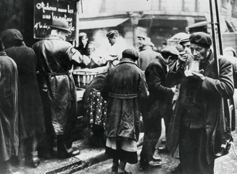 Kuchnia dla potrzebujących, les Halles, Paryż okupowany przez Niemców, luty 1941