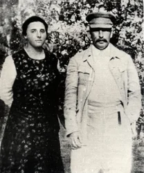 Radziecki przywódca Józef Stalin ze swoją drugą żoną Nadieżdą Alliłujewą, koniec lat 20. XX wieku