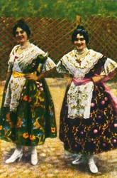 Hiszpanki w tradycyjnych strojach, ok. 1928 r.