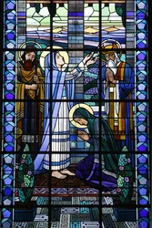 Witraże w kościele katolickim Notre Dame du Rosaire: Nawiedzenie, Saint-Ouen, Francja