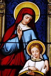Witraże w katedrze Saint-Louis: Maryja nauczana przez matkę Ann, Blois, Francja