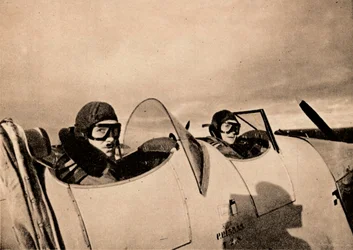 Początek lotu szkoleniowego samolotem Miles Magister. Uczeń znajduje się w tylnym kokpicie, 1940