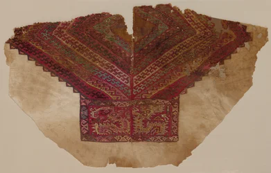 Karczek tkany gobelinem z tuniki, 800-1200.
