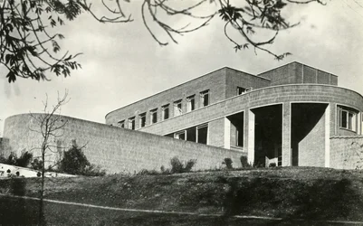 The Contemporary Idiom Brick House w Hampstead, Londyn, 1941.