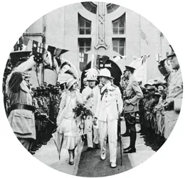 Książę i księżna Yorku odwiedzający grób admirała Benbowa, Kingston, Jamajka, 1927, 1937