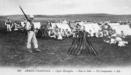 Francuska Legia Cudzoziemska w swoim obozie, ok. 1910 r.