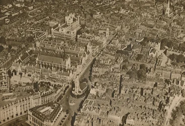 The Lair of the Law, jak niewielu londyńczyków kiedykolwiek to widziało: Świątynia i sądy sprawiedliwości, c1935.