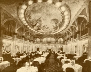 Bogato zdobiony główny salon jadalny Lewiatana, ok. 1930.