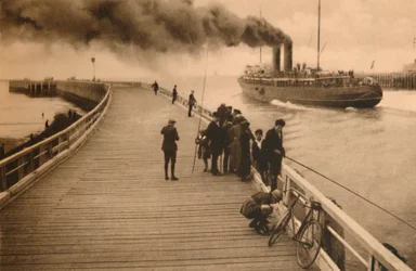 Molo i wejście do parowca pocztowego, ok. 1928 r.