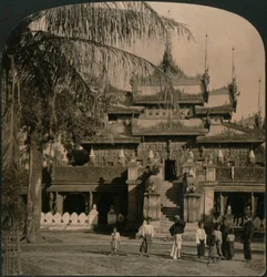 Złoty Klasztor Królowych, klejnot architektury orientalnej, Mandalaj, Birma, 1907