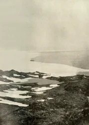 Statek przy Pram Point, tuż przed odlotem na północ, c1908, 1909
