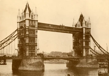 Tower Bridge, Londyn, ok. 1930.