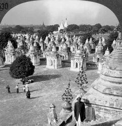 Północna część 450 pagód, Mandalay, Birma Myanmar, 1900