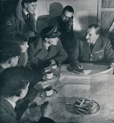 Nalot się skończył, ale zadanie załogi jeszcze się nie zakończyło, 1941
