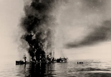 Zatonięcie lodołamacza Alexander Sibiryakov przez niemiecki krążownik Admiral Scheer 25 sierpnia 1942 r.