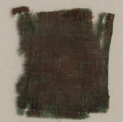 Trzy fragmenty włoskiego gotyckiego jedwabiu, 1300s.