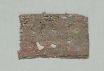 Trzy fragmenty włoskiego gotyckiego jedwabiu, 1350-1399.