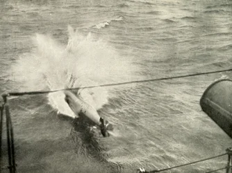 Torpeda wchodząca do wody, 1919.