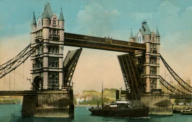Tower Bridge, Londyn, 1915.