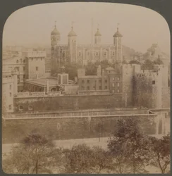 Tower of London - słynny stary pałac i więzienie królewskie - Anglia, 1901.