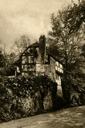 Prawdziwie wiejska - urocza stara chata Sussex w Amberley, 1920.