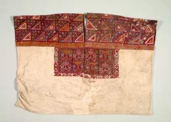 Koszula-tunika z karczkiem z tkaniny gobelinowej, 650-850.
