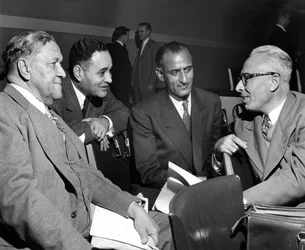 Delegaci Stanów Zjednoczonych i Pakistanu przy Organizacji Narodów Zjednoczonych, Paryż, lata 1950.