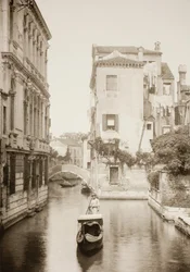 Bez tytułu II 8, c. 1890. [Gondola na kanale, Wenecja].