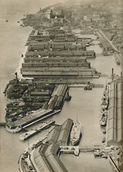 Statki płyną z Liverpoolu do portów na całym świecie, od rzeki Mersey, 1936