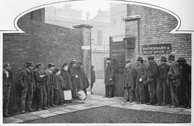 Oczekiwanie na przyjęcie do St Marylebone Workhouse, Luxborough Street, Londyn, c1901 1903