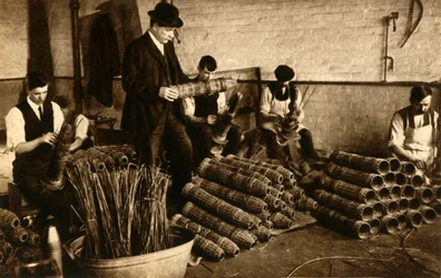 Tkanie koszy na pociski artyleryjskie, Nottingham, I wojna światowa, 1914-1918, 1933.