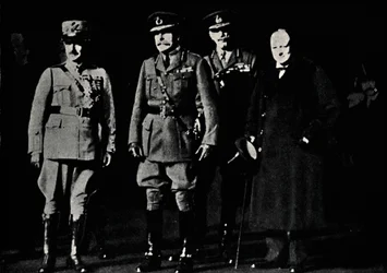 Z generałem Diazem i feldmarszałkiem Haigiem, 1919, 1945.