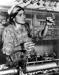 Kobieta pracująca w przemyśle jedwabniczym, Samarkanda, Uzbekistan, 1936