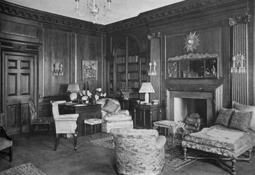 Stolarka ze starego angielskiego pokoju w bibliotece, dom panny Anne Morgan, Nowy Jork, 1924.