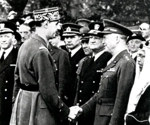 II wojna światowa: De Gaulle wita Eisnhowera, 1944 r.