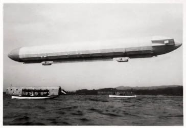 Zeppelin LZ3 w powietrzu, Niemcy, c1906-1908 1933