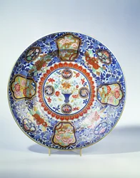 Duże danie Imari, okres Genroku