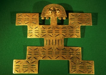 Ozdoba piersiowa regionu Tolima, Kolumbia, ok. 500-1500 ne (złoto)