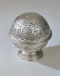 Mydelniczka, część zestawu z dzbanem i umywalką, Francis Riel, Paryż, 1771